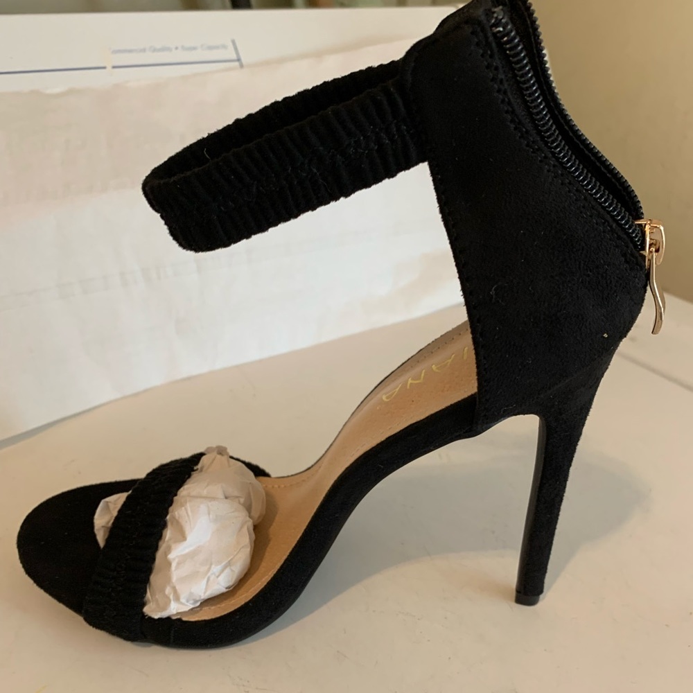Liliana size 8 black heels